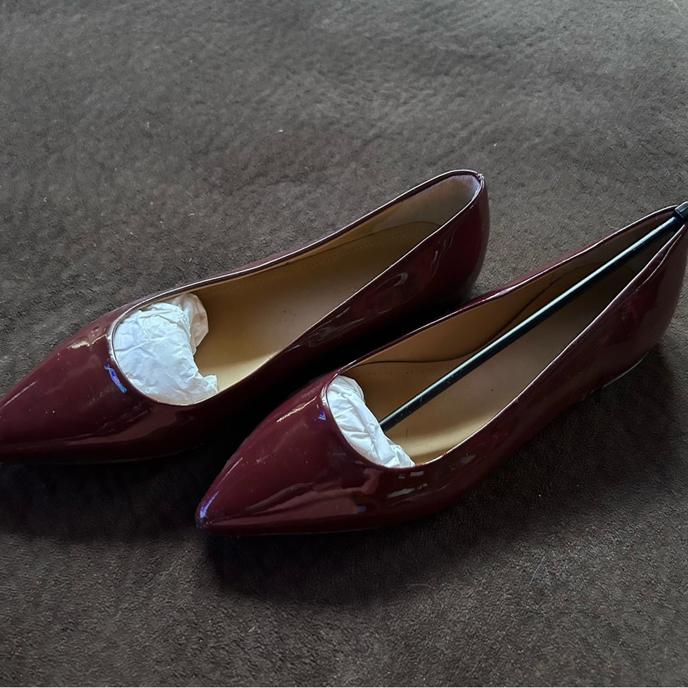 Elegant Shiny Burgundy UGG Collection Women's Flats, size 7